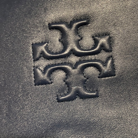 SOLD New Tory Burch Fleming Stud Large Shoulder Bag Navy - Picture 5 of 12